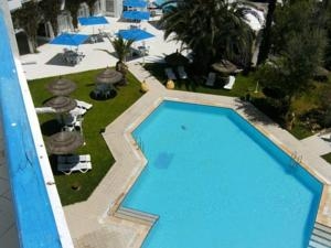 Imagen de la piscina del Hotel Le Khalife. Foto 4