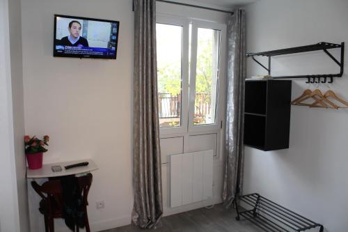 Imagen de la habitación del Hotel Le Kleber, MONTREUIL-BAGNOLET. Foto 6