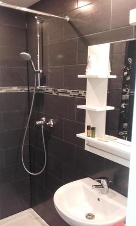 Imagen de la habitación del Hotel Le Kleber, MONTREUIL-BAGNOLET. Foto 8