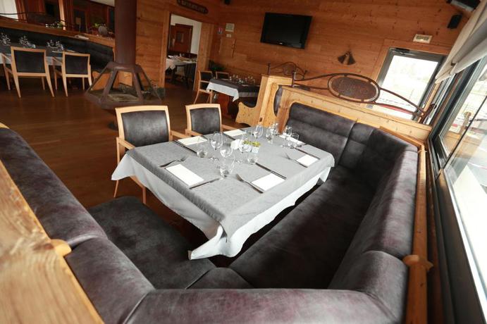 Imagen del bar/restaurante del Hotel Le Konine. Foto 4