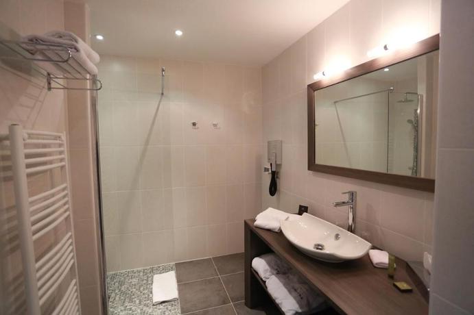 Imagen de la habitación del Hotel Le Konine. Foto 10