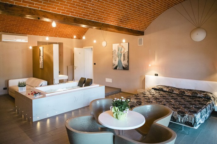 Imagen de la habitación del Hotel Le Lanterne. Foto 11