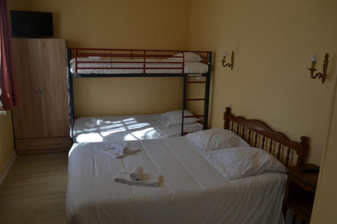 Imagen de la habitación del Hotel Le Lanthenay. Foto 2
