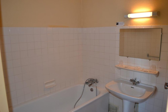 Imagen de la habitación del Hotel Le Lanthenay. Foto 3