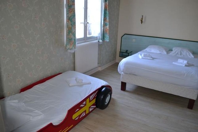 Imagen de la habitación del Hotel Le Lanthenay. Foto 5