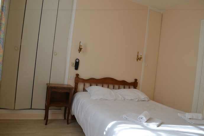 Imagen de la habitación del Hotel Le Lanthenay. Foto 7