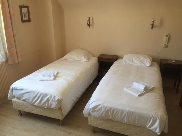 Imagen de la habitación del Hotel Le Lanthenay. Foto 8