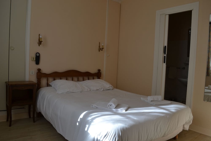 Imagen de la habitación del Hotel Le Lanthenay. Foto 12