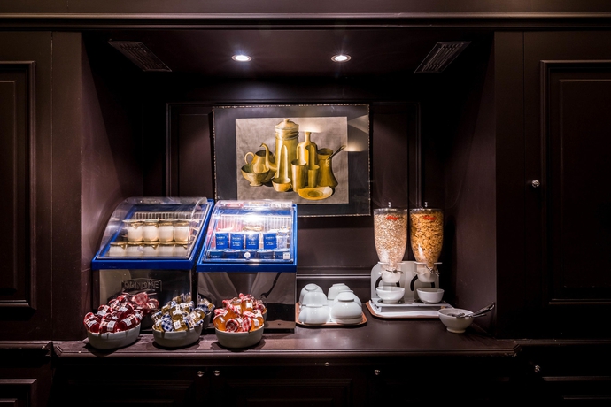 Imagen del bar/restaurante del Hotel Le Lavoisier. Foto 2