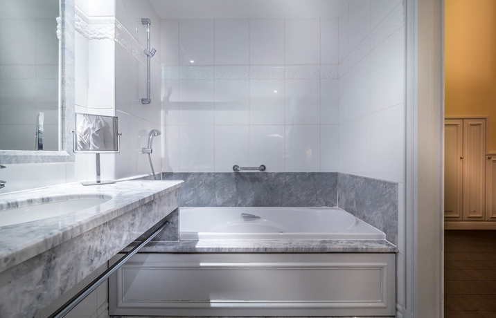 Imagen de la habitación del Hotel Le Lavoisier. Foto 14