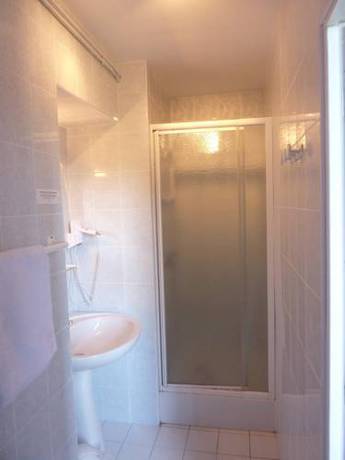 Imagen de la habitación del Hotel Le Limousin. Foto 10