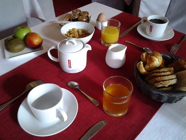 Imagen del bar/restaurante del Hotel Le Lion D'or Et Restaurant La Table Du Lion. Foto 2