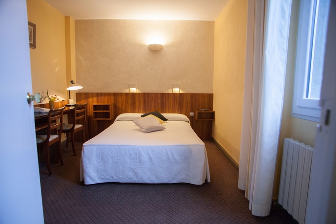 Imagen de la habitación del Hotel Le Lion D'or, Gramat. Foto 8