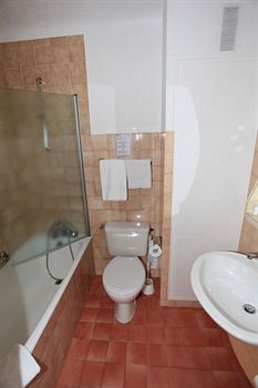 Imagen de la habitación del Hotel Le Lion D'or, Lamballe. Foto 7