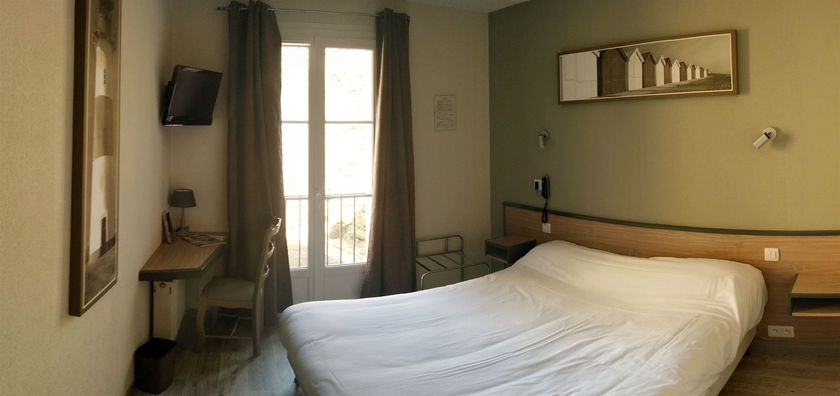 Imagen de la habitación del Hotel Le Lion D'or, Lamballe. Foto 10