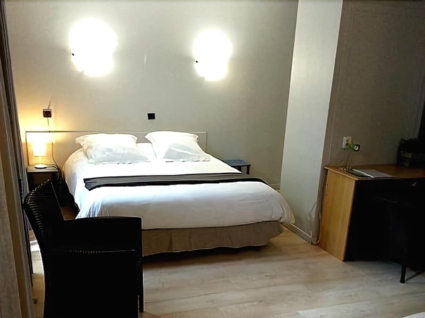 Imagen de la habitación del Hotel Le Lion D'or, Marmande. Foto 8