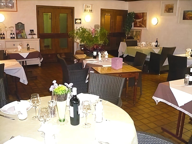 Imagen del bar/restaurante del Hotel Le Lion D'or, Marmande. Foto 3