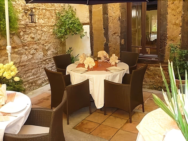 Imagen del bar/restaurante del Hotel Le Lion D'or, Marmande. Foto 4