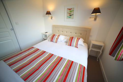 Imagen de la habitación del Hotel Le Lion D'or, Saint-Hilaire-du-Harcou&euml;t. Foto 9