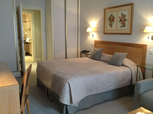 Imagen de la habitación del Hotel Le Littré. Foto 2