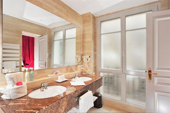 Imagen de la habitación del Hotel Le Littré. Foto 6