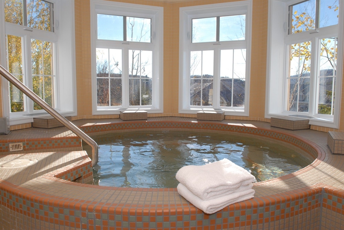 Imagen de la piscina del Hotel Le Lodge De La Montagne - Les Suites Tremblant. Foto 7