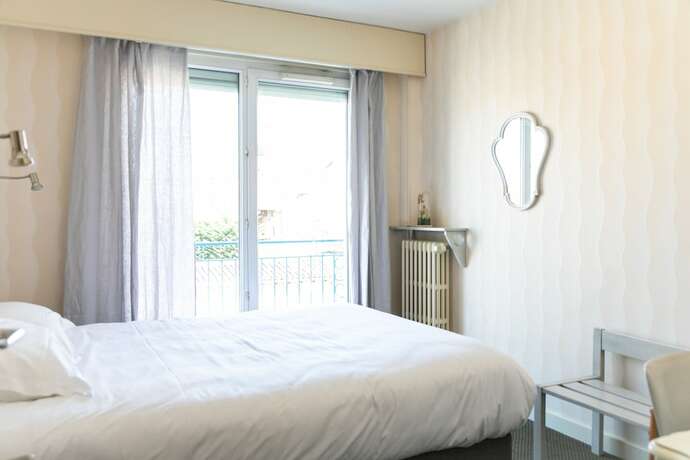Imagen de la habitación del Hotel Le Logis de Brou. Foto 15