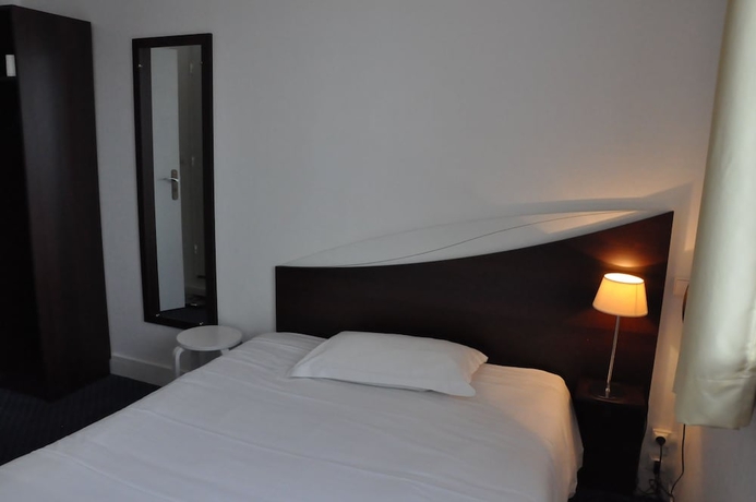 Imagen de la habitación del Hotel Le Lorient. Foto 3