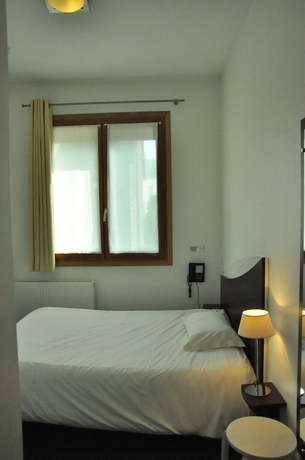 Imagen de la habitación del Hotel Le Lorient. Foto 4