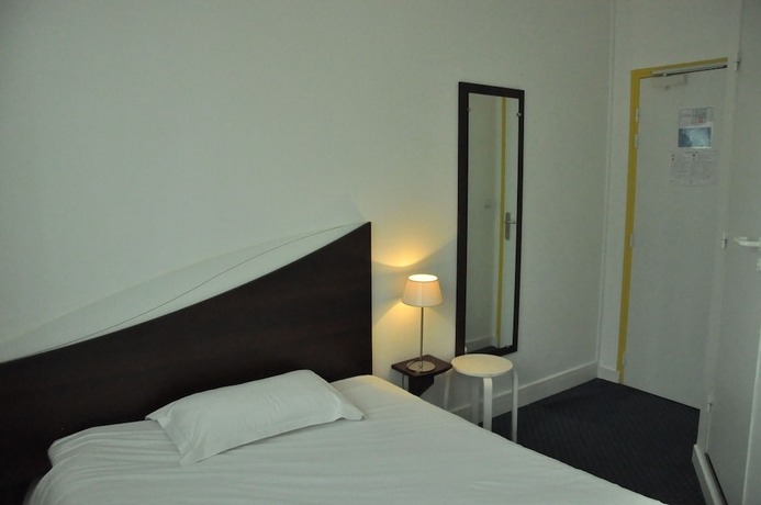Imagen de la habitación del Hotel Le Lorient. Foto 5