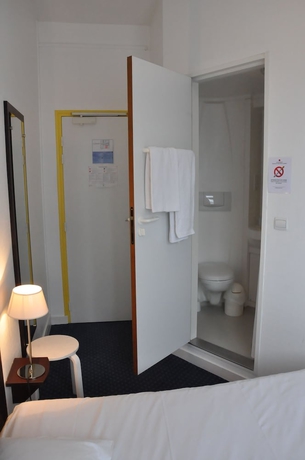Imagen de la habitación del Hotel Le Lorient. Foto 7