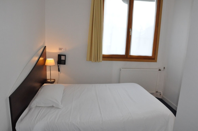 Imagen de la habitación del Hotel Le Lorient. Foto 8
