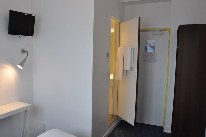 Imagen de la habitación del Hotel Le Lorient. Foto 12