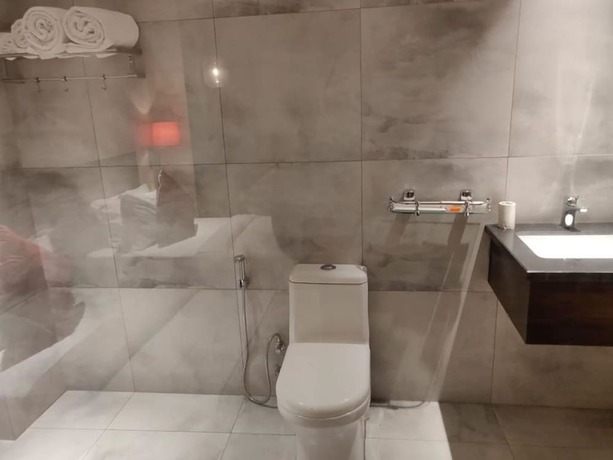 Imagen de la habitación del Hotel Le Lotus Grand Varanasi. Foto 15