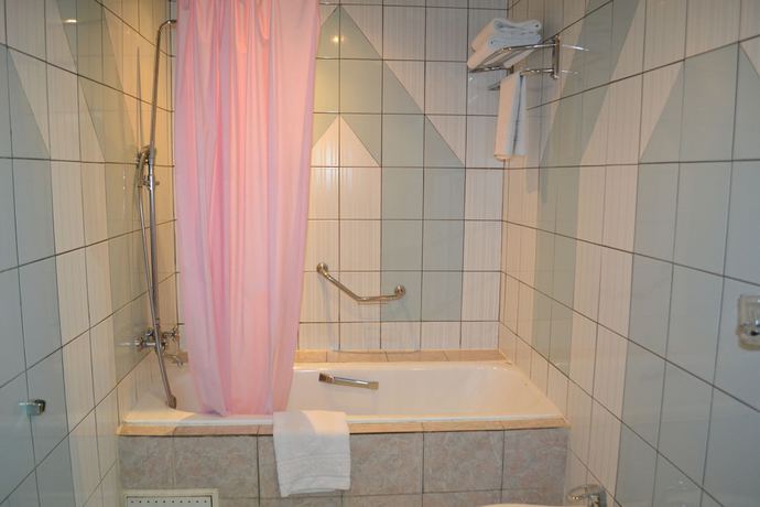 Imagen de la habitación del Hotel Le Luxtral H&ocirc;tel. Foto 12