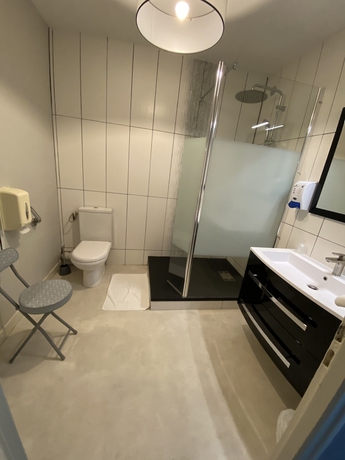 Imagen de la habitación del Hotel Le Lyon Vert. Foto 7