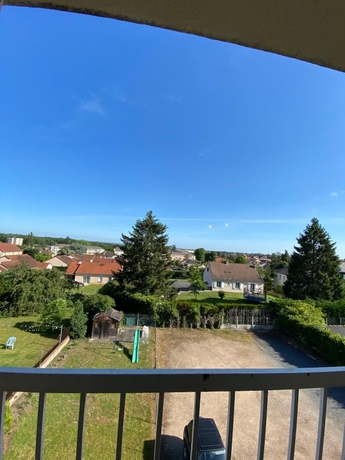 Imagen de la habitación del Hotel Le Lyon Vert. Foto 17