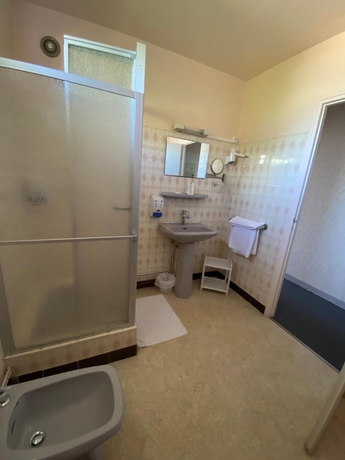 Imagen de la habitación del Hotel Le Lyon Vert. Foto 18