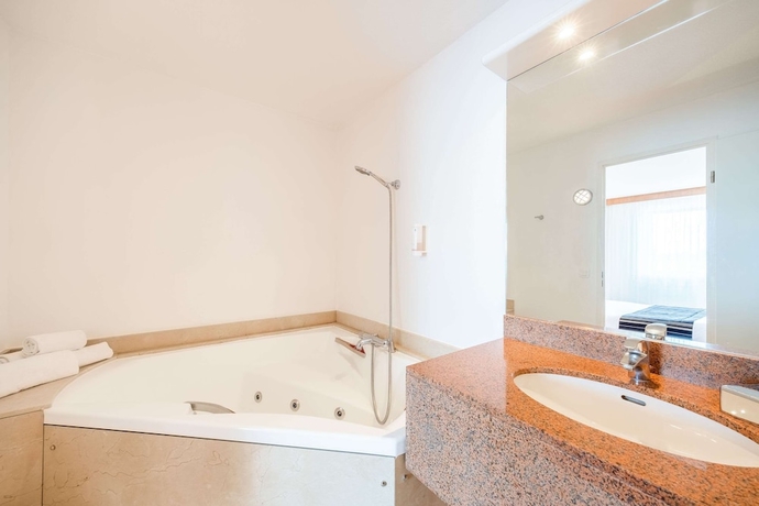 Imagen de la habitación del Hotel Le M & Spa by Hôtels & Préférence. Foto 9