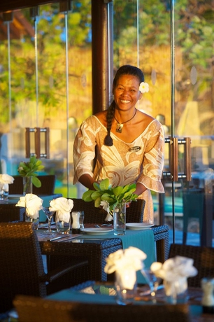 Imagen del bar/restaurante del Hotel Le Maitai Rangiroa. Foto 2