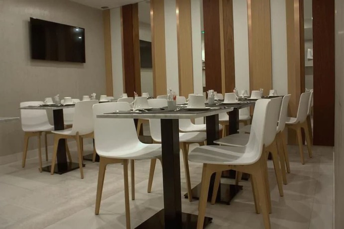 Imagen del bar/restaurante del Hotel Le Malown. Foto 2