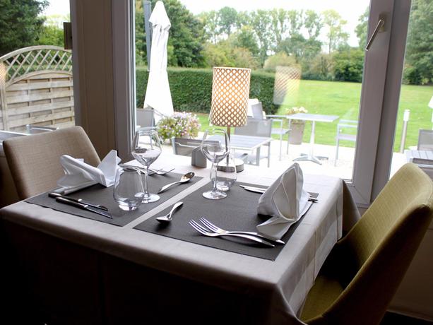 Imagen del bar/restaurante del Hotel Le Manoir De Gavrelle. Foto 2