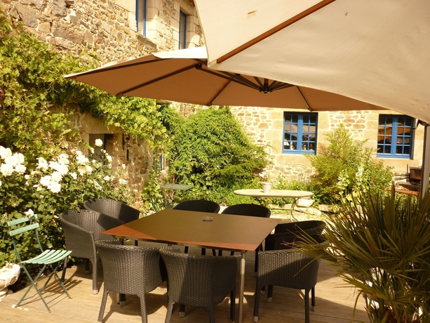 Imagen de los exteriores del Hotel Le Manoir Des Portes. Foto 14