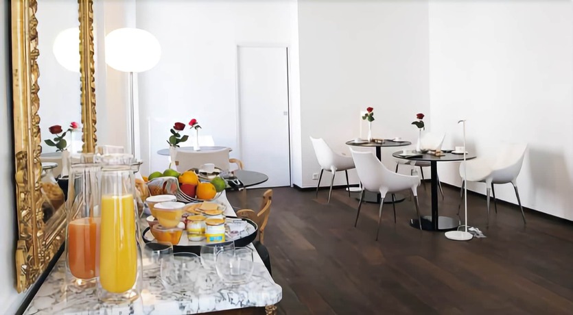 Imagen del bar/restaurante del Hotel Le Manoir, LA ROCHELLE. Foto 5