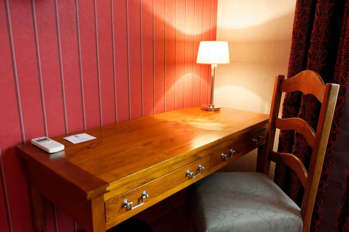 Imagen de la habitación del Hotel Le Manoir, Orchies. Foto 10