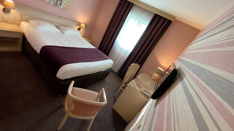 Imagen de la habitación del Hotel Le Manoir, Orchies. Foto 15