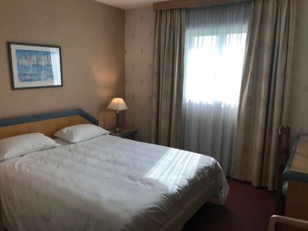 Imagen de la habitación del Hotel Le Manoir, Orchies. Foto 17