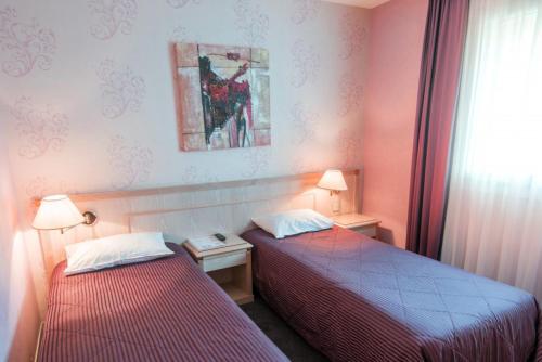 Imagen de la habitación del Hotel Le Manoir, Orchies. Foto 6