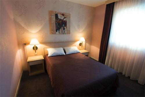 Imagen de la habitación del Hotel Le Manoir, Orchies. Foto 8