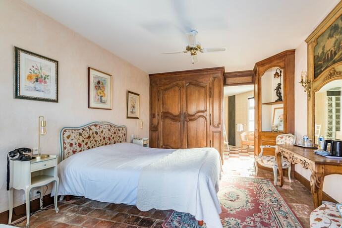 Imagen de la habitación del Hotel Le Manoir de l\'Antiquite. Foto 17